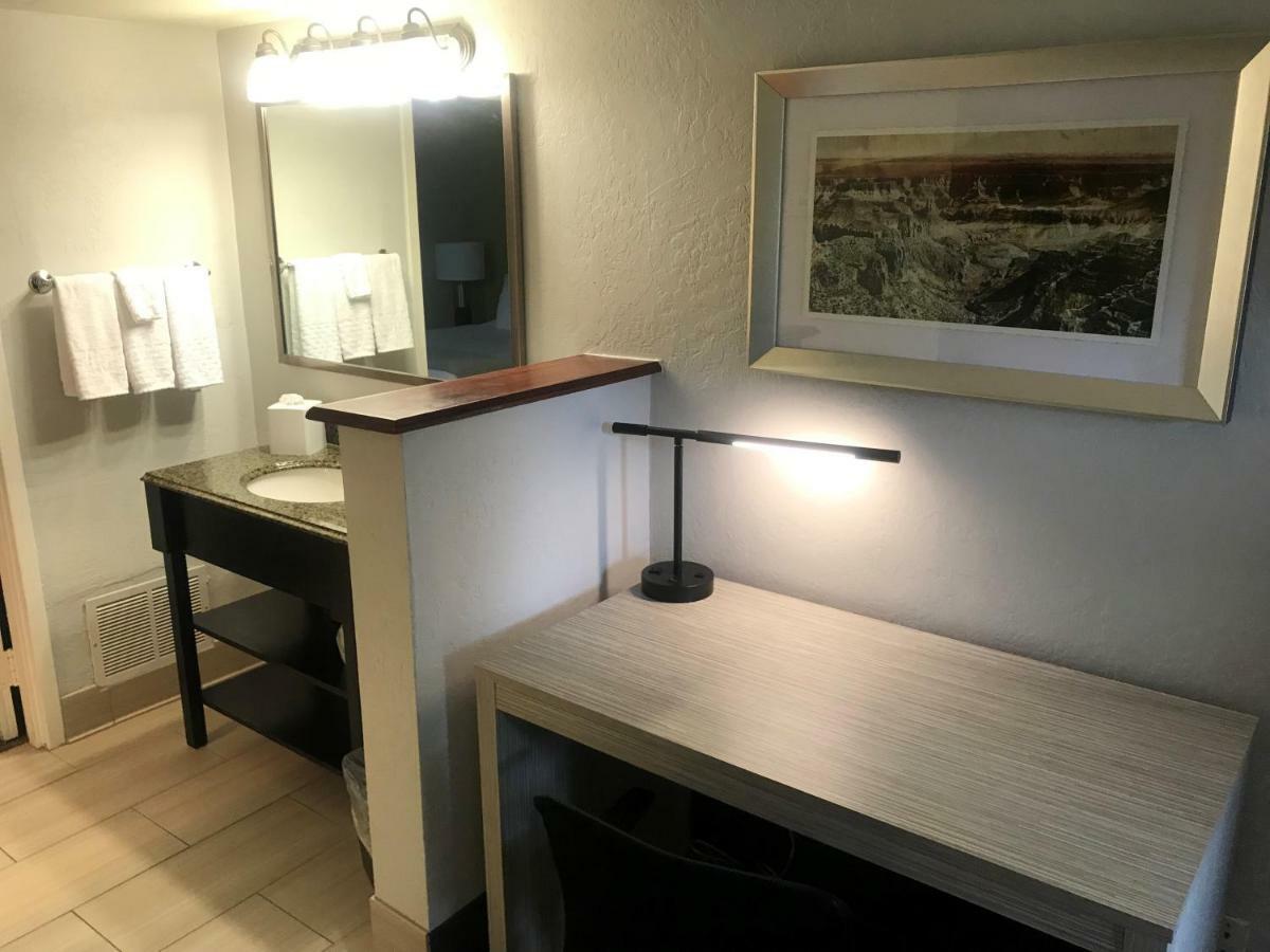 Best Western InnSuites Phoenix Hotel&Suites Eksteriør bilde